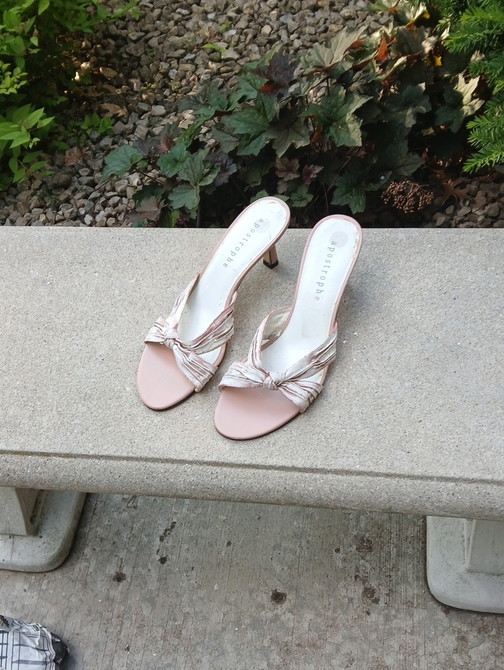 Apostrophe MELA kitten heel mules pleated, knotted design Sz 8.5